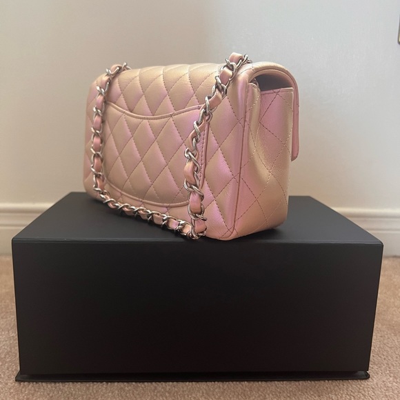 AUTHENTIC - CHANEL MINI - 21K PINK IRIDESCENT - Picture 7 of 11